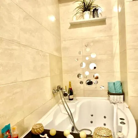 Lake View Summerland Apartment