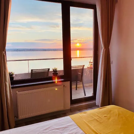 Lake View Summerland Apartment *