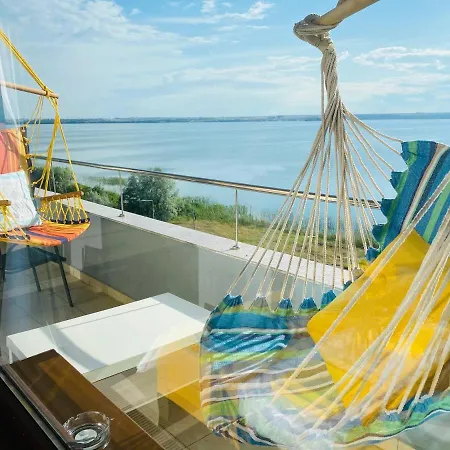 Lake View Summerland Mamaia